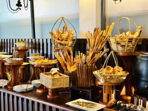 a counter with baskets of bread and baskets of food at Bluefield Cabana in Ramboda