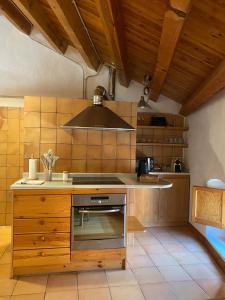 a kitchen with a sink and a stove top oven at Ca La Pausa in Alpens