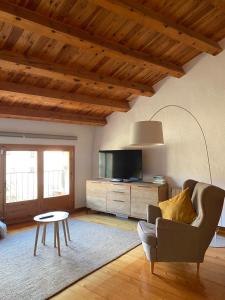 a living room with a couch and a table at Ca La Pausa in Alpens