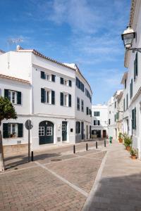 a street in a town with white buildings at Hotel Boutique Ses Penyes in Alaior