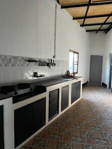 a kitchen with white walls and a counter top at Rimkuan Lakeview in Ban Kham Kom