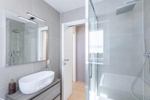 a bathroom with a sink and a shower at Blanc 4810 in Pré-Saint-Didier +24 photos