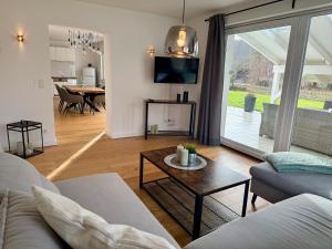 a living room with a couch and a table at Die Schlafstube - Boutiquehotel in Neuharlingersiel