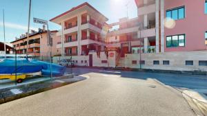 an empty street in front of a building at Residence Magnolia in Grado