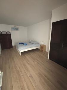 a bedroom with a bed and a wooden floor at Charming apartment with stunning mountain views in Levens