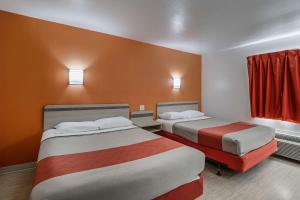 Postel nebo postele na pokoji v ubytování Motel 6-Pasadena, TX
