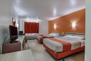 TV a/nebo společenská místnost v ubytování Motel 6-Pasadena, TX