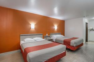 Postel nebo postele na pokoji v ubytování Motel 6-Pasadena, TX