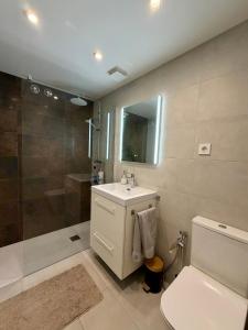 a bathroom with a toilet and a sink and a shower at Apartamento Tibi - centro de Gandia in Gandía +13 photos