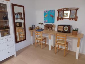 a room with a desk with two chairs and a mirror at Lorea Puerto in Puerto de Sagunto