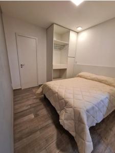 a bedroom with a large bed and a closet at Espacios Plaza VM in Villa María