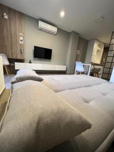a bedroom with a large bed and a flat screen tv at Espacios Plaza VM in Villa María
