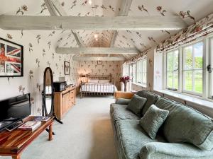 a living room with a couch and a bedroom at Cottage 3 - Uk46609 in Broughton