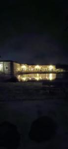 a bench in front of a building at night at Erflogies Fort Liezele in Puursheide