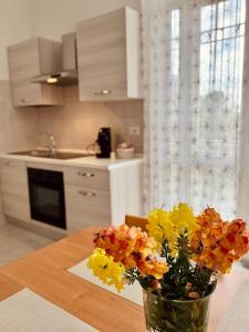 a vase of flowers sitting on a table in a kitchen at B&B Torrebianca in Aversa