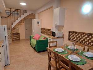 a kitchen and living room with a table and a couch at Alcazaba Home in Almería