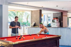 Hosté ubytování Billabong Backpackers Resort