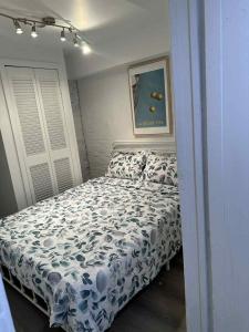a small bedroom with a bed in a room at Lovely apartment for rent in Vitry-sur-Seine