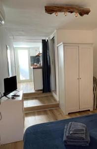 a room with a bed and a desk with a computer at Da Elio Case Vacanza e Stanze in San Domino