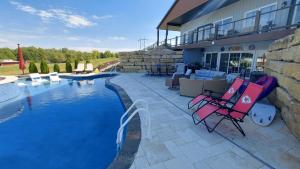 a swimming pool with chairs next to a building at Country Resort in Bates City