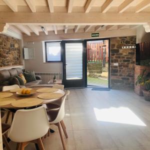 a living room with a table and chairs and a couch at Casa Briz in Ojedo
