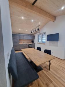 a dining room with a wooden table and chairs at Ferienwohnung Kogler Zillertal in Fügenberg