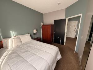 a bedroom with a large white bed in a room at River Hills Hotel- Mankato in Mankato