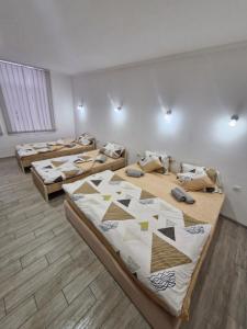 a room with three beds in it with lights at Konak Kod Gorana 1 in Subotica
