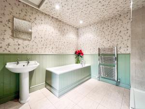 a bathroom with a sink and a bath tub at Cottage 1 - Uk46611 in Broughton