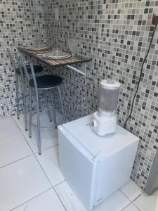 a white blender sitting on top of a box at Comendador flats350 in Maceió