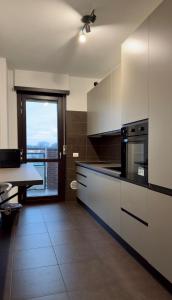 a kitchen with a table and a ceiling fan at Urban Nest Living in Sesto San Giovanni