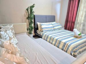 two beds sitting next to each other in a room at STUDIO TYPE CEBU CITy in Cebu City