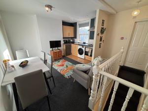 a living room with a dining table and a kitchen at Leamington Spa Boutique Two Bedroom Flat in Leamington Spa