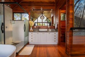 a bathroom with a sink and a shower at Recanto do Bici in Urubici +96 photos