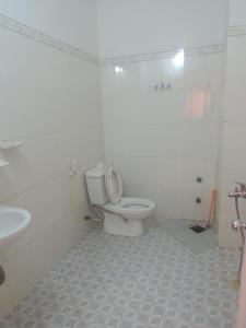 Phòng tắm tại Ngoc Phung Guesthouse