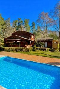 a house and a swimming pool in front of a house at Sweet Home 1 in Tigre