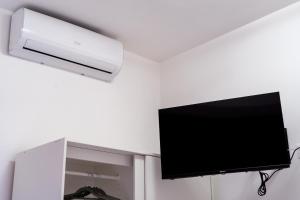 a flat screen tv hanging on a wall at Mulino Suites in Scalea