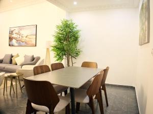 a dining room with a table and chairs at Appartement Moderne Centre ville BZV in Brazzaville