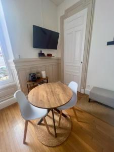 a dining room with a table and two chairs at Studio Villa Agathe in Troyes