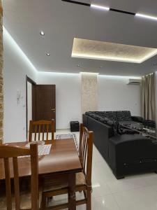 a living room with a bed and a dining table at Shtepi ditore elbasan in Elbasan