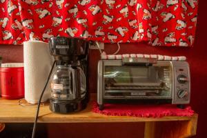 a toaster oven sitting on top of a table at Hostal Nuevo Arenal downtown, private rooms with bathroom in Nuevo Arenal +12 photos