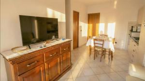 a kitchen with a sink and a table with a dining room at Cavour Apartment With Terrace in Palau