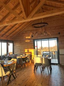a dining room with wooden ceilings and tables and chairs at Willa's Trebisonda in Arsin