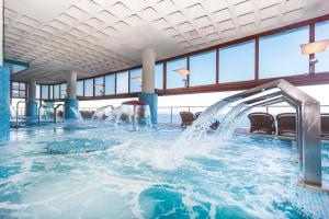 Bazén v ubytovaní Gloria Palace Amadores Thalasso & Hotel alebo v jeho blízkosti