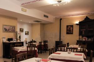Reštaurácia alebo iné gastronomické zariadenie v ubytovaní Albergo Munsci'