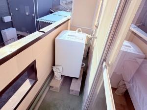 a small laundry room with a washer and dryer at パームハウス 202 in Miyazaki +14 photos