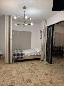 a bedroom with a bed and a chandelier at Equipped apartment in industrial area in Ciudad Satelite del Norte