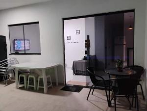 a room with a table and chairs and a bed at Mirian nascimento in Camaçari