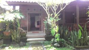 a house with some plants in front of it at Kubu shanti 1 in Ubud