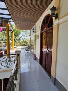 an entrance to a house with a wooden door at Lê Gia HOUSE KG in Kiên Lương